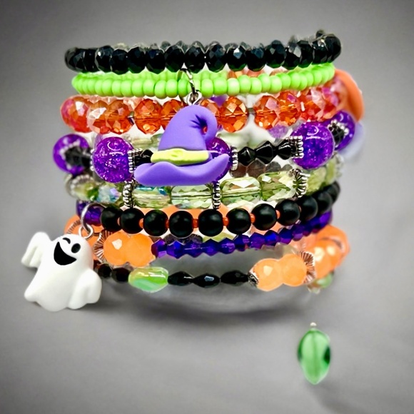 Halloween beaded wrap bracelet, handmade memory wire bracelet with charms - Picture 1 of 10